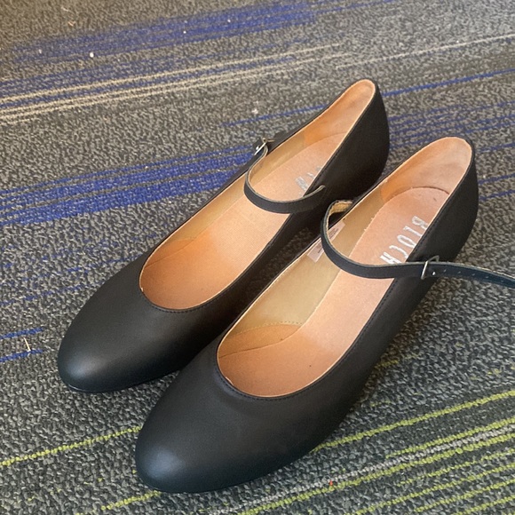 BLOCH character dance shoes - Picture 2 of 6